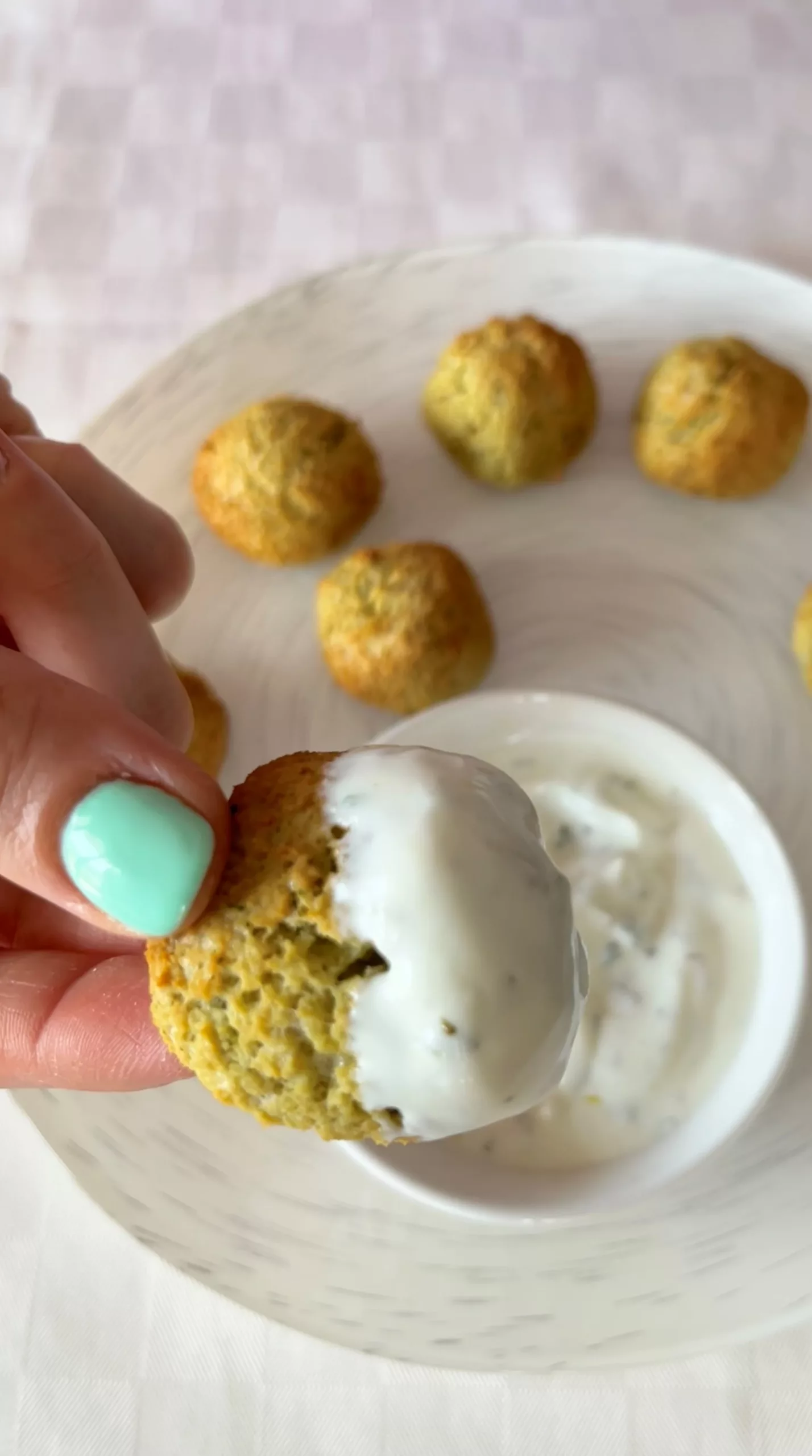 polpette di fagioli con salsa allo yogurt